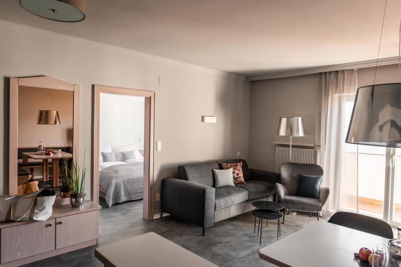 Apartmenthotel Ritterhof Suites & Breakfast Schenna Bagian luar foto
