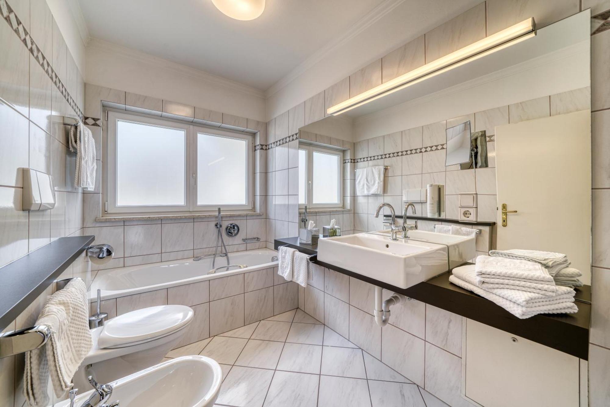 Apartmenthotel Ritterhof Suites & Breakfast Schenna Bagian luar foto